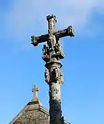 Croix du cimetière: détail du Christ en croix.