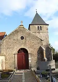 Façade de l'église et la porte romane.