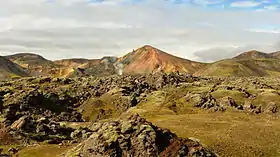 La Brennisteinsalda depuis la Laugavegur avec la Laugahraun au premier plan.