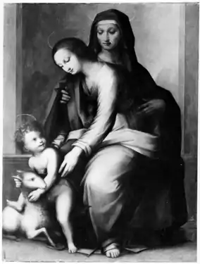 Photo en noir et blanc d'un tableau représentant une femme assise sur les genoux d'une autre qui tend les bras vers un bébé jouant avec un agneau. Les trois personnages sont tournés vers la gauche.