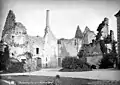 La cour du château à la fin du XIXe siècle, photographiée par Séraphin-Médéric Mieusement.