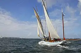 La Granvillaise lors de la parade de 2012 dans la rade de Brest.