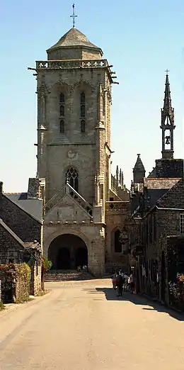 Le clocher de l'église Saint-Ronan.
