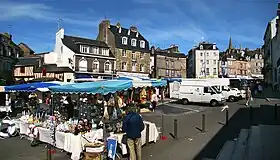 Le marché, place des Lices, à Vannes.