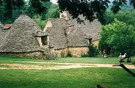 Les « cabanes du Breuil » au lieudit Calpalmas à Saint-André-d'Allas (Dordogne).