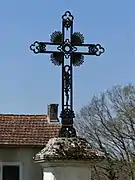 Croix devant l'église.