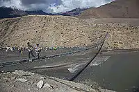 Le pont suspendu au-dessus de la Kali Gandaki.
