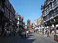 Bridge Street à Chester, (Cheshire), montrant Chester Rows et St Peter's Church.