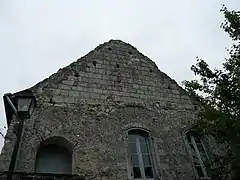 Façade de l'ancienne salle seigneuriale.