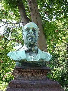 Buste d'Henri Brisson au cimetière de Montmartre.