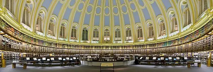 La salle de lecture du British Museum située au centre de la Grande Cour.