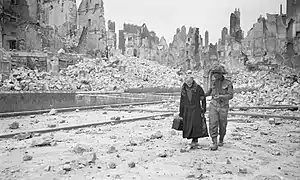 La place Saint-Pierre après la bataille de Caen (1944).