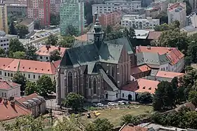 L'abbaye Saint-Thomas située à Brno et la basilique de l'Assomption vues depuis la forteresse du Spielberg.