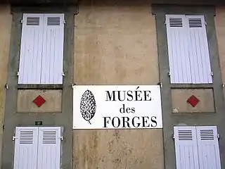 Façade du musée des Forges.