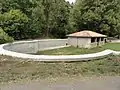 Lavoir, extérieur.