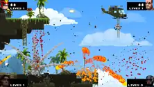 Un écran de jeu parsemé d'explosions devant un ciel bleu, un hélicoptère s'échappant de la scène.
