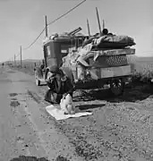 Sécheresse et tempêtes de poussière jettent sur les routes américaines des milliers de paysans dans les années 1930 (Missouri, Californie, 1937)