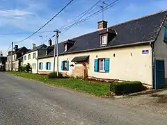 Maison ancienne, et son four à pain proéminent.