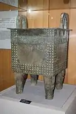 Bronze rituel de type fangding. Erligang (Zhengzhou). Musée Provincial du Henan