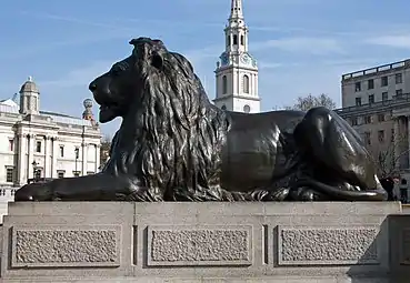 Un des quatre lions du piédestal de la Colonne Nelson(1867) avec Edwin LandseerTrafalgar Square, Londres