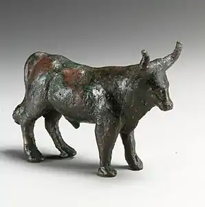Taureau étrusque en bronze, entre le Ier siècle av. J.-C. et le IIe siècle apr. J.-C., Metropolitan Museum of Art.