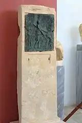 Relief en bronze d'une stèle votive dédiée à Artémis, avec deux satyres préparant un sacrifice, 225-200 av. J.-C.