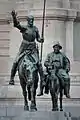 Les statues de Don Quichotte et Sancho Panza devant le monument à Cervantes.