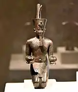 Roi koushite agenouillé à la couronne rouge de Basse-Égypte, 670 av. J.-C. Statuette. Bronze.Neues Museum