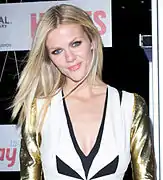 Brooklyn Decker interprète Samantha « Sam » Shane