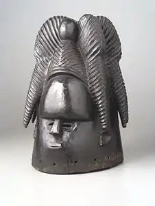 Masque heaume Gola zogbe de la société Sande. Brooklyn Museum, New York.