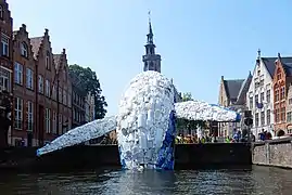 Bruges - Sensibilisation aux déchets plastiques jetés dans la mer.