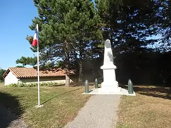 Le monument aux morts.