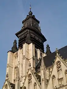 Le clocher de l'église de Notre-Dame de la Chapelle.
