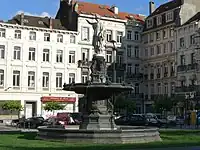 (4) - 1846-1848 : Fontaine de la place Rouppe, surmontée d'une statue de marbre blanc personnifiant Bruxelles par Charles Fraikin (1817-1893)