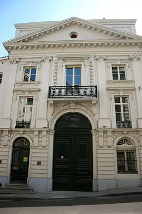 L'entrée de l'ancienne abbaye du Coudenberg, au n°10 de la rue de Namur