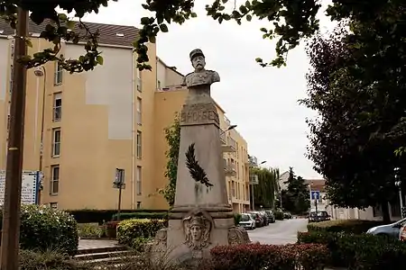 Monument au sergent Hoff (1903), Bry-sur-Marne.