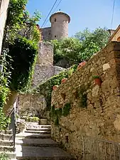 Ruelle d'accès au château.