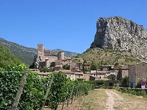 Village groupé autour du fort.