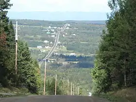 La route 279 gravit les contreforts des Appalaches près de Notre-Dame-Auxiliatrice-de-Buckland.