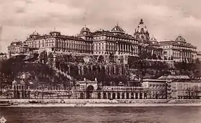 Le palais royal dans les années 1930.