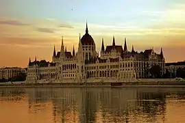 Le parlement et le Danube.