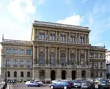 L'Académie hongroise des sciences.