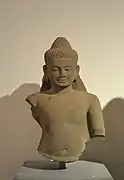 Buddha protégé par le nāga. Bayon. Art post-Bayon, 1re moitié XIVe s. H. 50 cm. Musée Guimet
