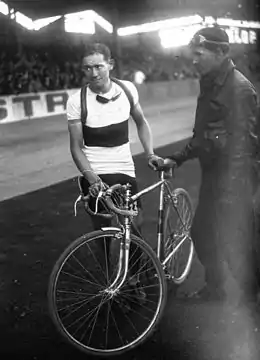René Vietto, avec son vélo, au GP Wolber 1934.