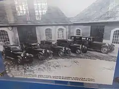 Carrosserie Berline de 1928 d'Ettore Bugatti, dans la cour de l'Usine Bugatti de Molsheim.