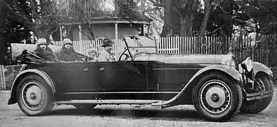 Première carrosserie Torpédo Packard Prototype « Coupé du patron » de 1926, avec les enfants d'Ettore Bugatti (Jean, L'Ebe, Lidia, et Roland).