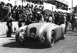 Victoire des 24 Heures du Mans 1937 avec Robert Benoist et Jean-Pierre Wimille