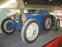 Photo d'une Bugatti Type 37 statique.