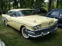 Une berline Buick Century de 1958.