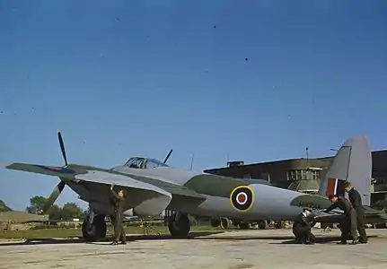 Construction du Mosquito. de Havilland Factory . Hatfield, Hertfordshire, 1943